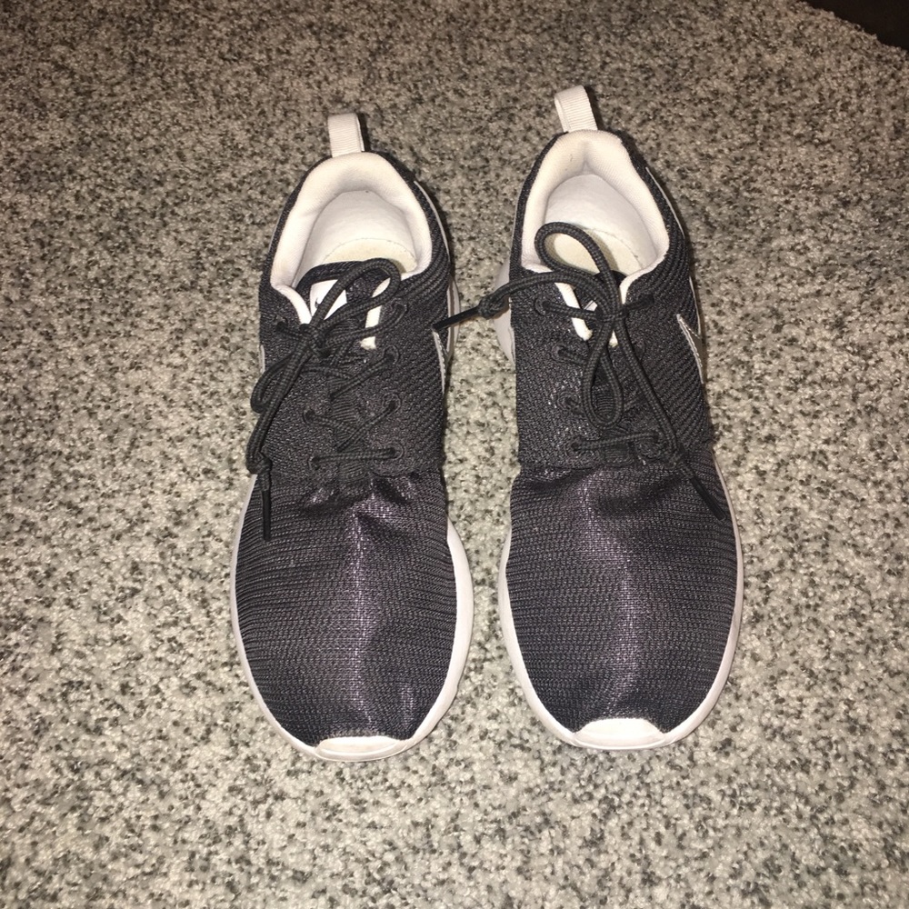 Nike Roche - Picture 2 of 6